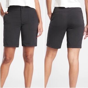 Athleta Trekkie Bermuda 2.0 Size 6 Black